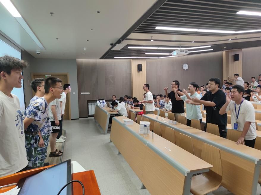 面向本科新生开展沉浸式形势与政策课澳门新葡京网站计算机科学与技术学院(图2)